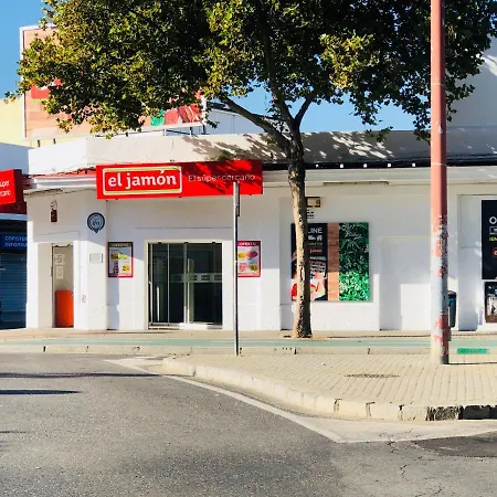 1 Y Salon Con Sofa Cama Bien Comunicado Con El Centro * Seville