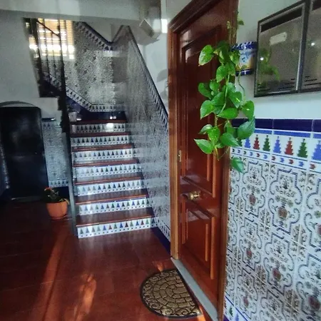 1 Y Salon Con Sofa Cama Bien Comunicado Con El Centro Séville