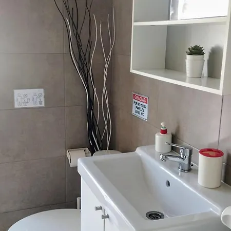 Apartment 1 Y Salon Con Sofa Cama Bien Comunicado Con El Centro
