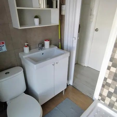 Apartment 1 Y Salon Con Sofa Cama Bien Comunicado Con El Centro Seville