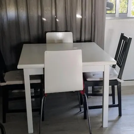 Apartment 1 Y Salon Con Sofa Cama Bien Comunicado Con El Centro