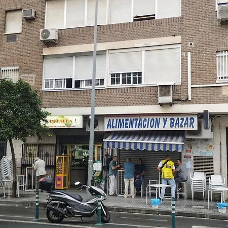 Apartment 1 Y Salon Con Sofa Cama Bien Comunicado Con El Centro Seville