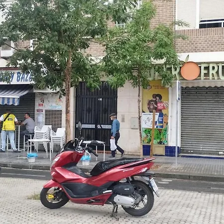 1 Y Salon Con Sofa Cama Bien Comunicado Con El Centro Seville