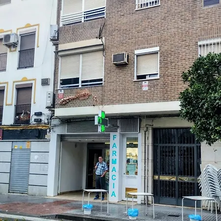 1 Y Salon Con Sofa Cama Bien Comunicado Con El Centro *