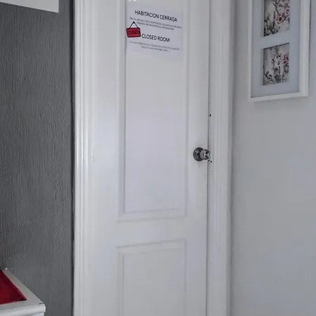 Apartment 1 Y Salon Con Sofa Cama Bien Comunicado Con El Centro Seville